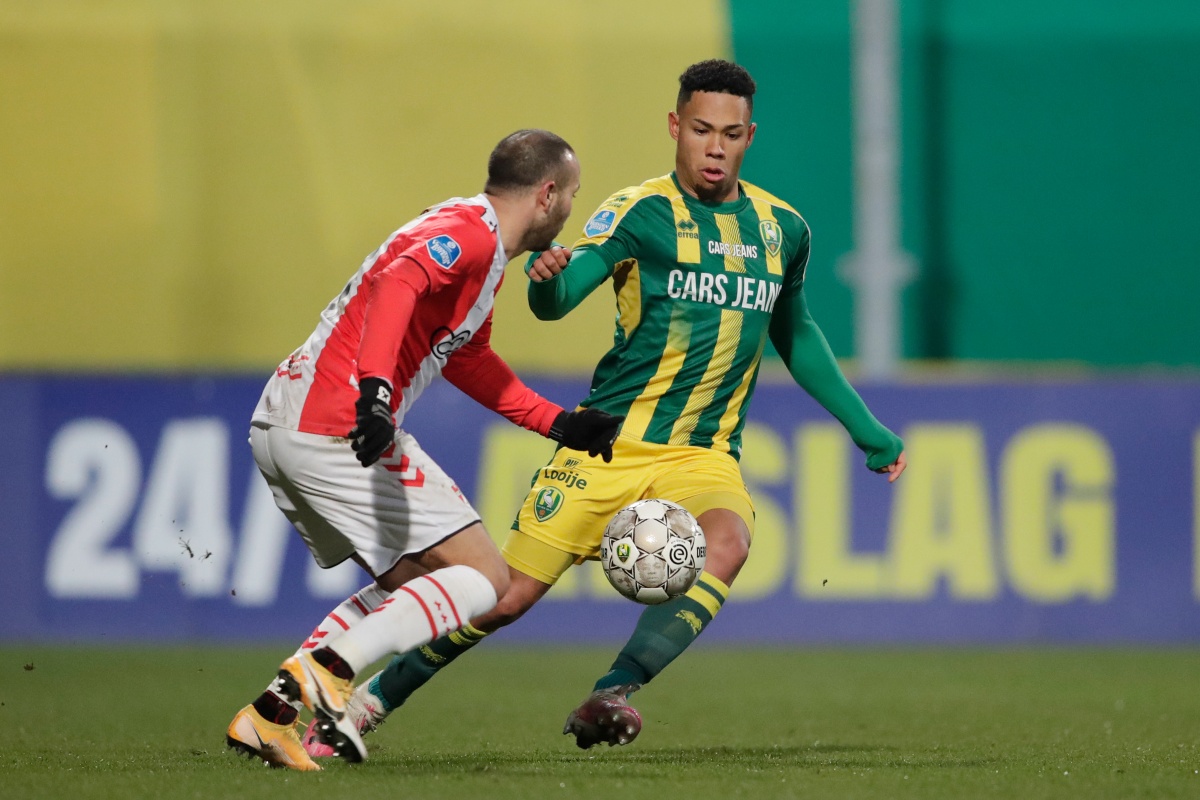 她用实际行 她用实际行